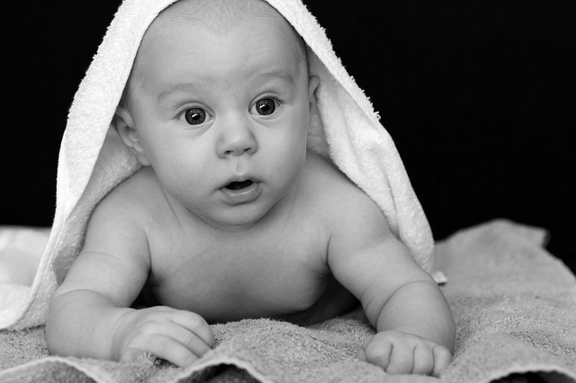 赤ちゃんが便秘になる原因は？便秘の目安と母乳不足の目安。