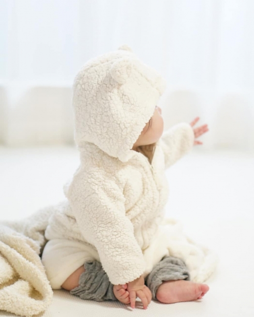 赤ちゃんの冬の服装ってどうする？室内と外の着せ方は？