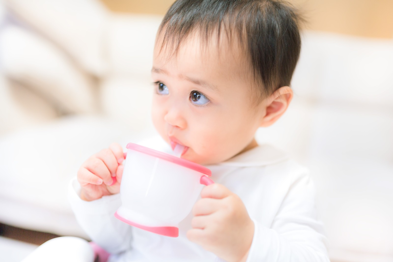 赤ちゃんに牛乳はいつから飲ませる？与える量や飲ませ方！